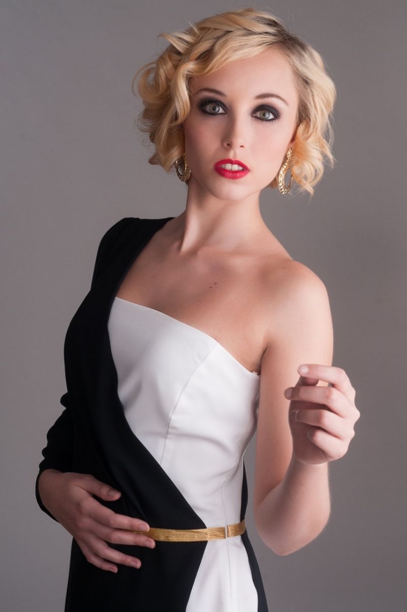 vestido asimetrico blanco y negro